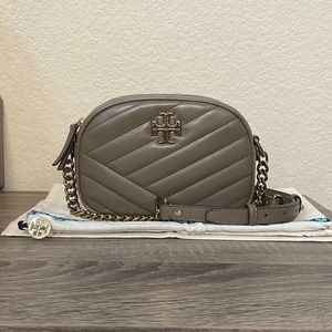 Tory Burch KIRA CHEVRON SMALL CAMERA BAG